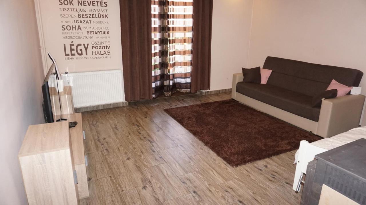 Edes Otthon Apartman ギュラ エクステリア 写真